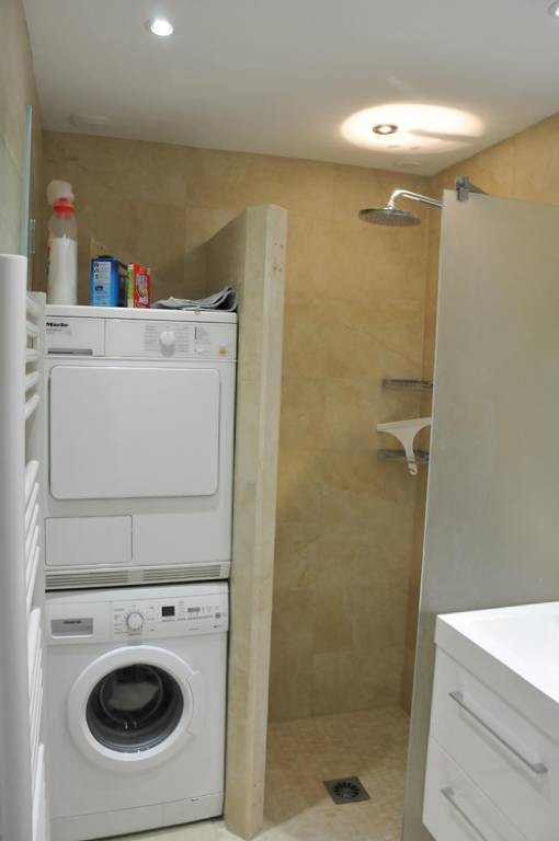 bvx_DSC_1038 bathroom to washing & dryer machine new small.jpg